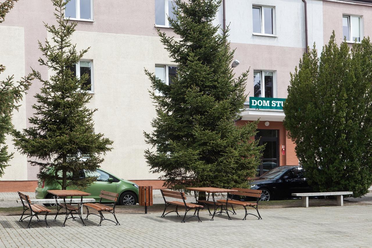 Dom Studenta Nr 1 Ans W Koninie Vandrarhem Konin  Exteriör bild